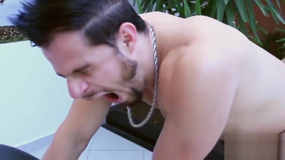Shemale Nicole Nogueira fucks a guy bareback