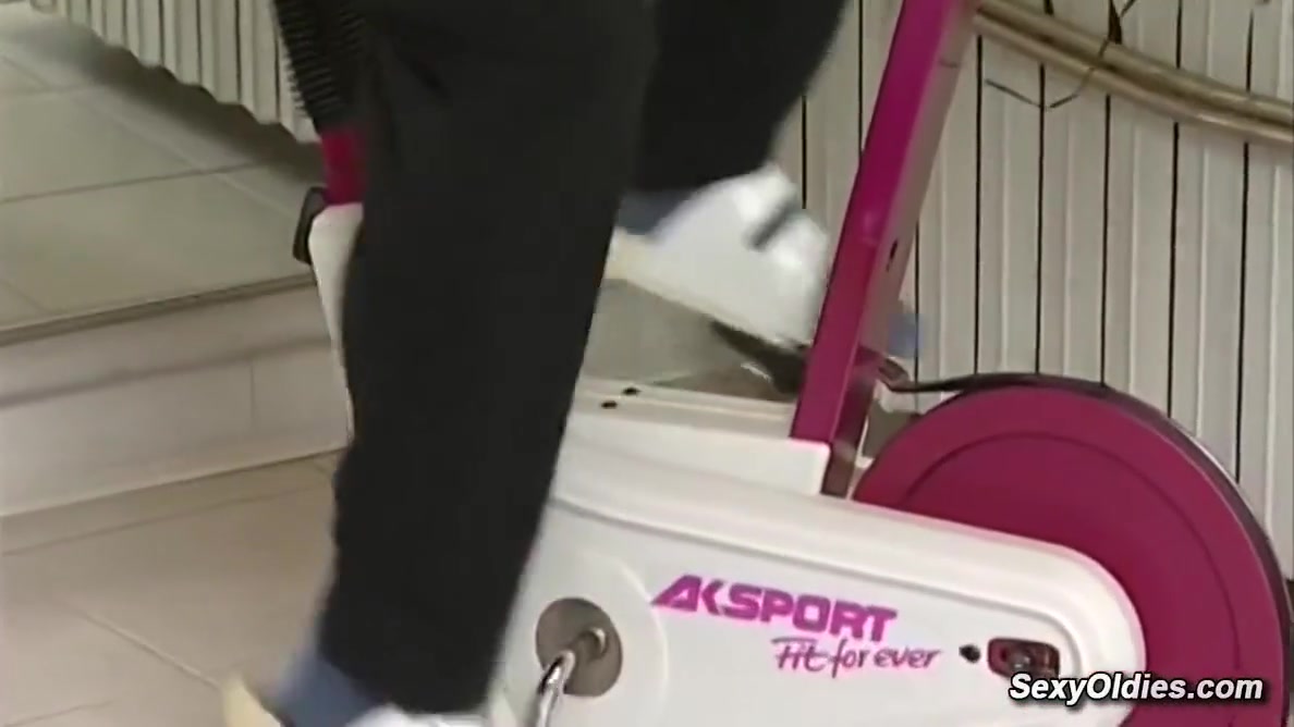 Busty Redhead Mature Lady Fuck In The Gym