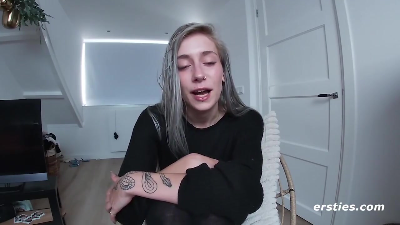 Sweet Amateur Fingers And Toys Herself To Orgasm