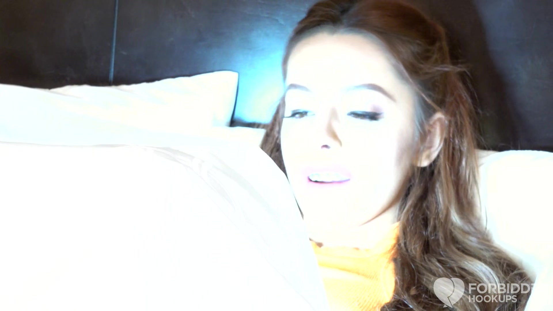 Forbidden Hookups : Vanna fucks her step-brother in the hotel