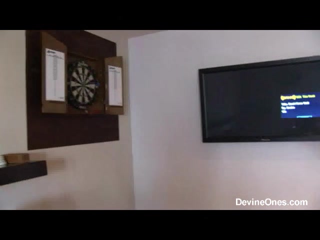 April O'Neal plays darts - Devineones