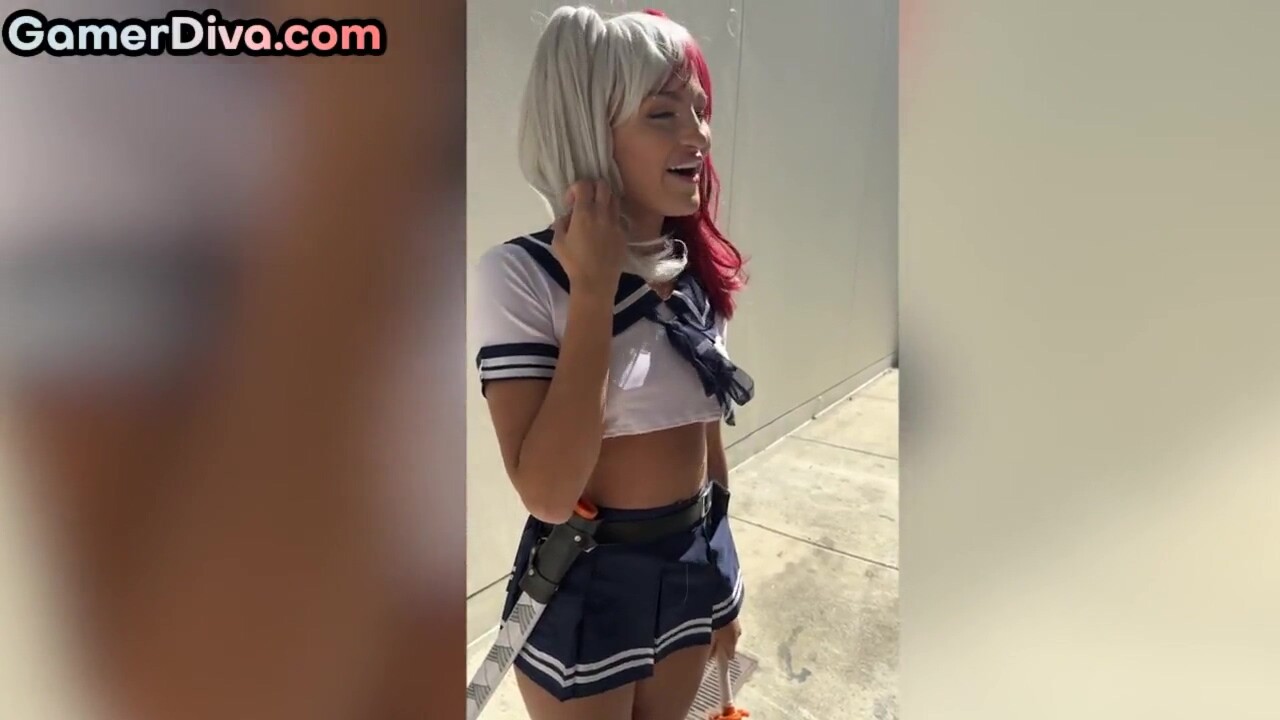 Gaming bitches share dick in 3some fuck in doggystyle