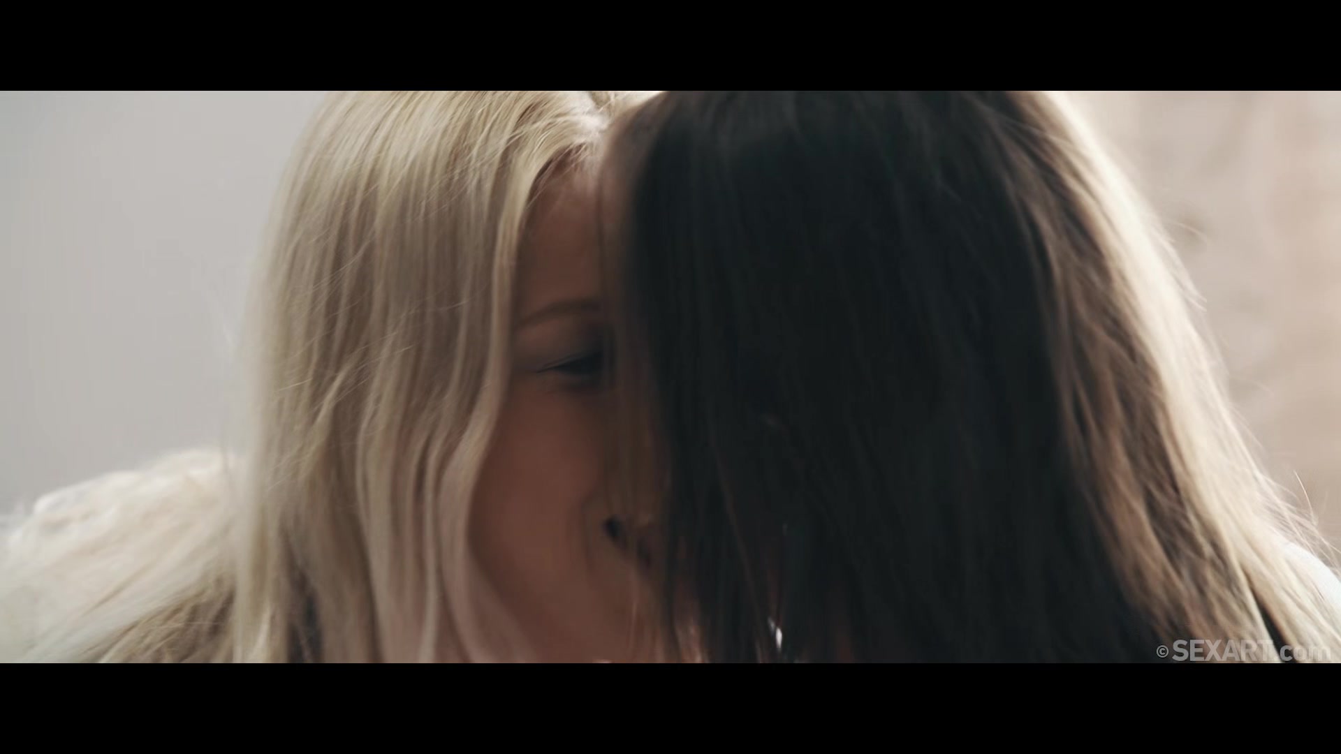 Riverside - Karol Lilien & Naomi Bennet - SexArt