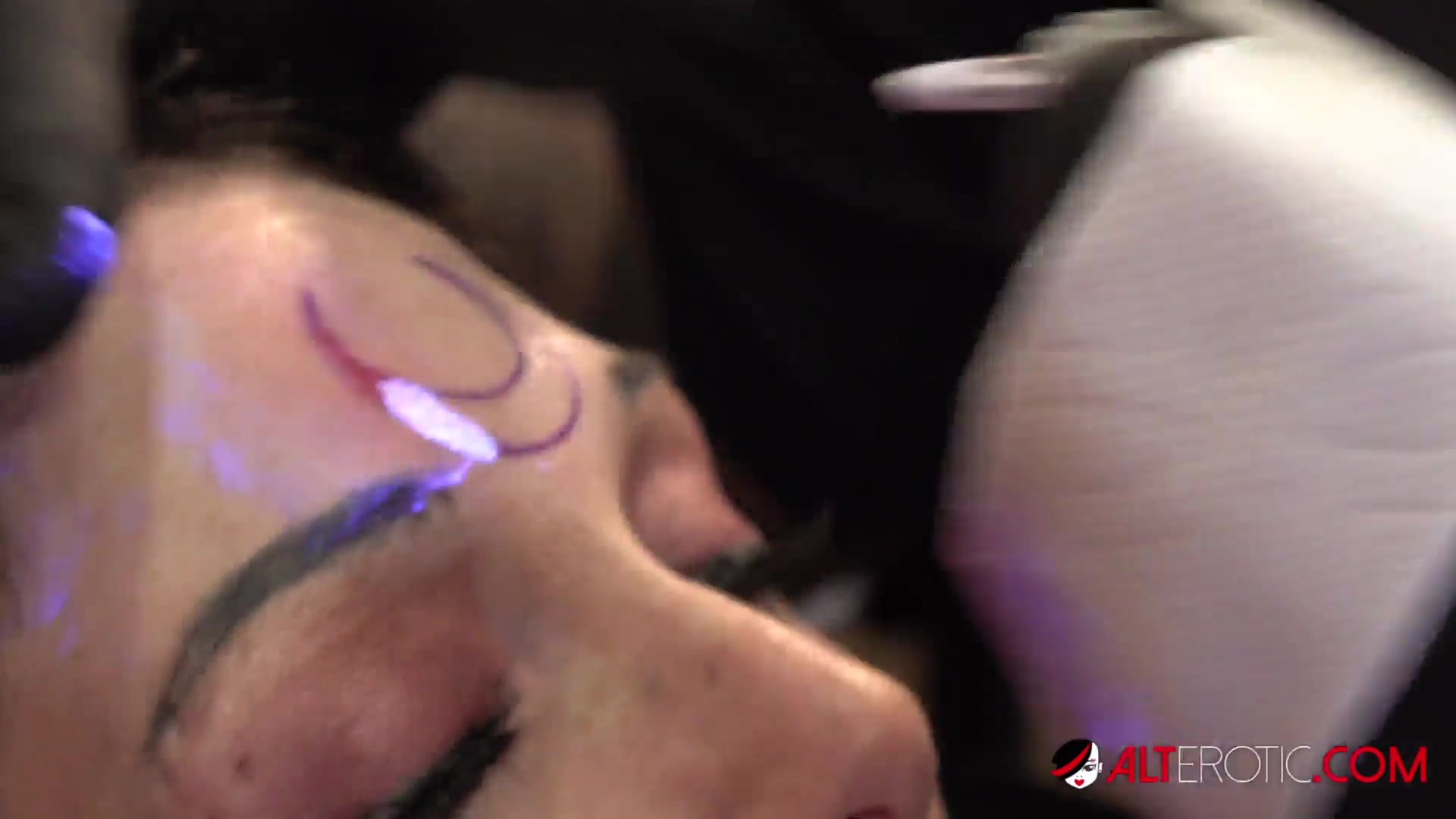 Sully Savage Gets Forehead Tattoo
