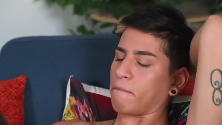 Rubax Video - Cute Little Brandon Barebacked By Aiden