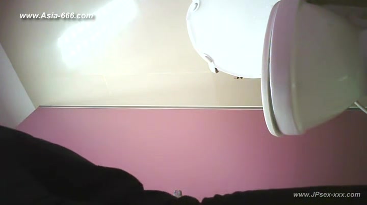 peeping thai girls go to toilet.5