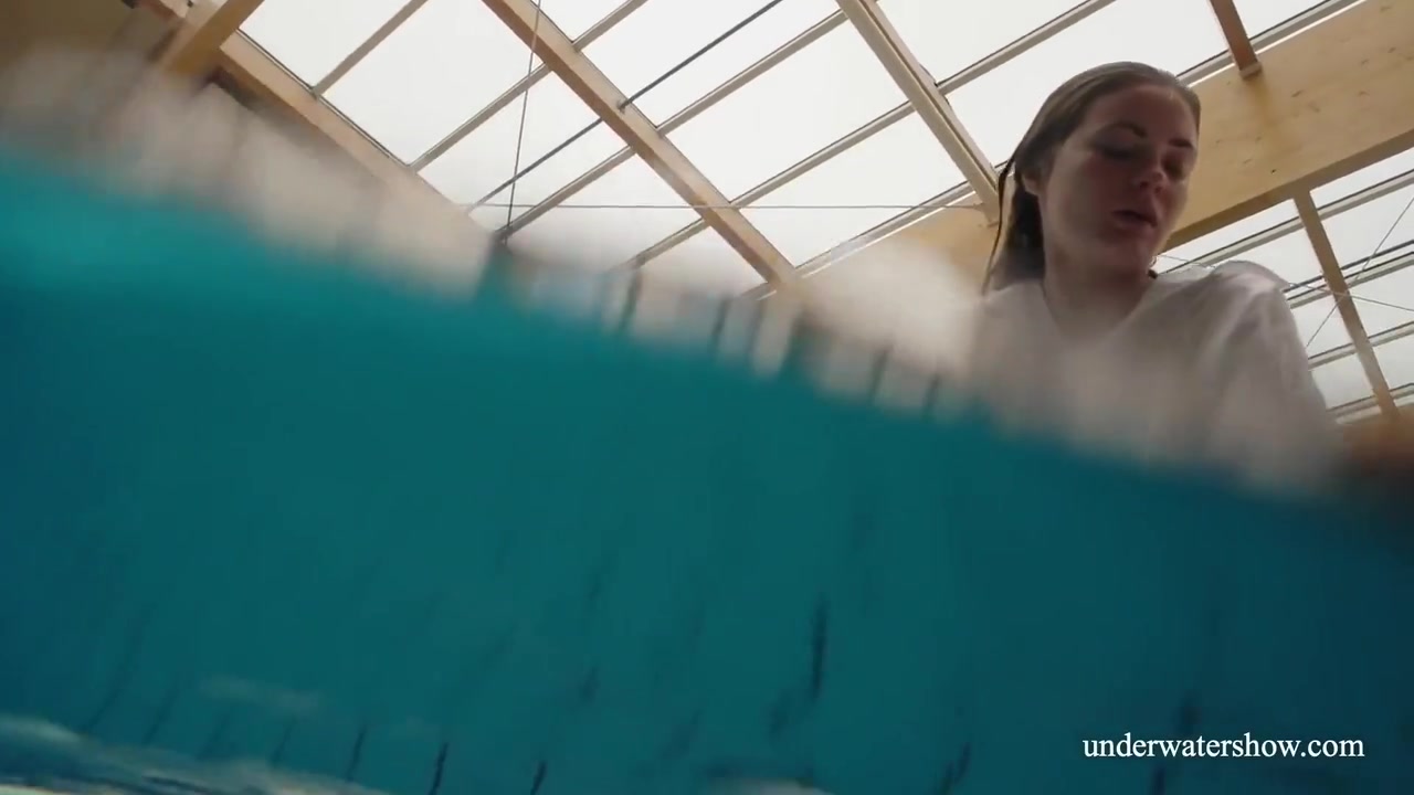Big Tits Redhead Lola Underwater Nude