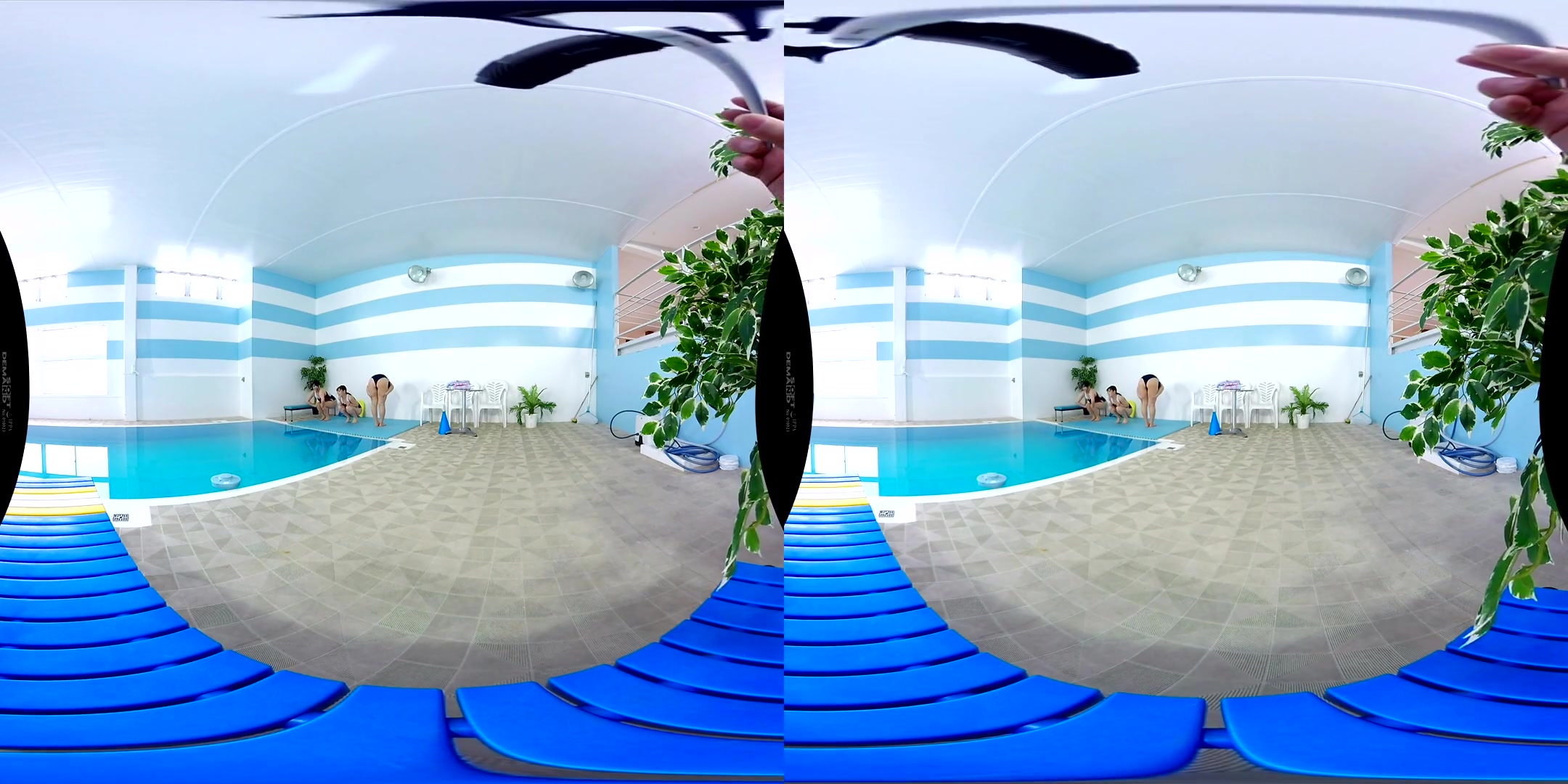 Zoomed-in Peeping VR 1 - Upskirt Downblouse