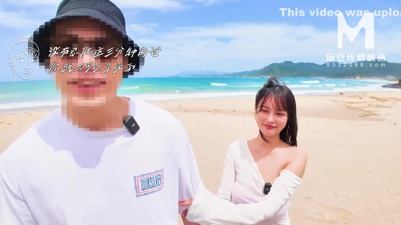 Popular Female Model Serves Her Fans By Going To The Beach To Have Private Sex Together
