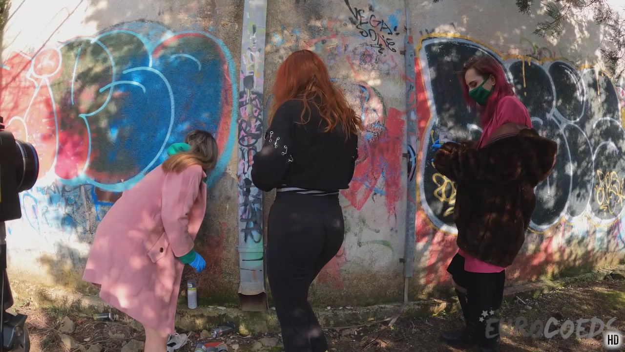 Spray Painting Models On Vacation Making Some Graffiti Art Cheri Josie Fresh And Poppy