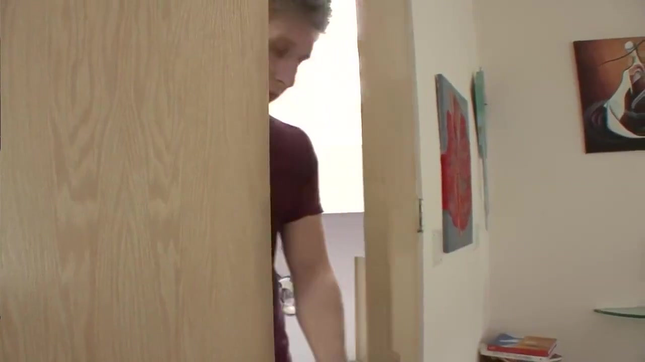 Babysitter with a huge booty - Combat Zone