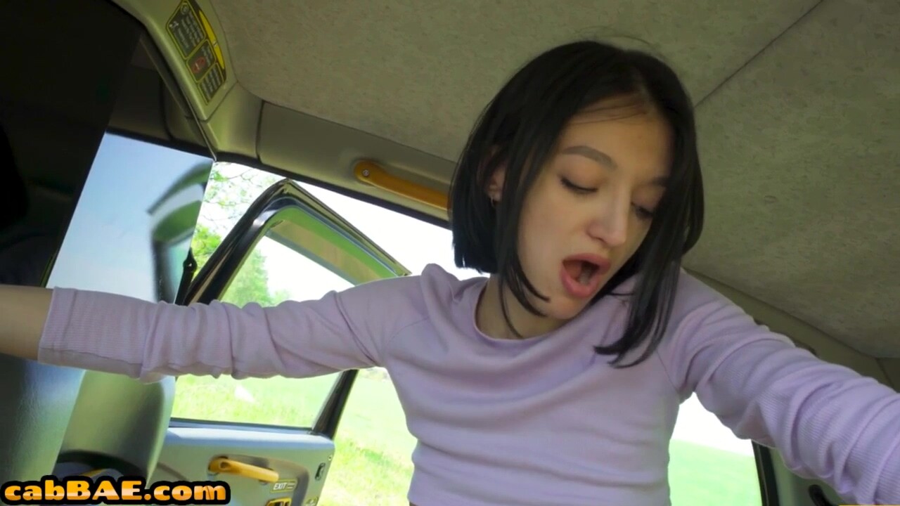 21yo amateur Russian taxi gal fucked outdoor by lucky driver