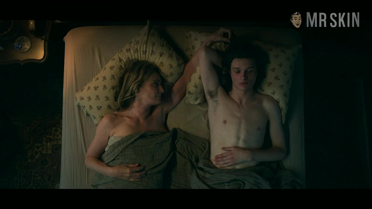 French Lesbian Sex, Rosario Dawson's Shaved Beaver, And More - Mr.Skin