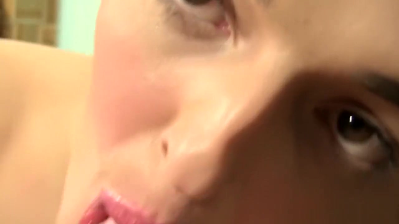 Curvy tattooed tgirl bangs tranny ass