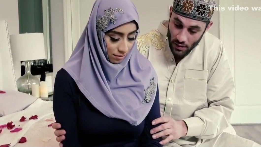 Violet Myers In Curvy Ass Of teen 18+ Bearing Hijab