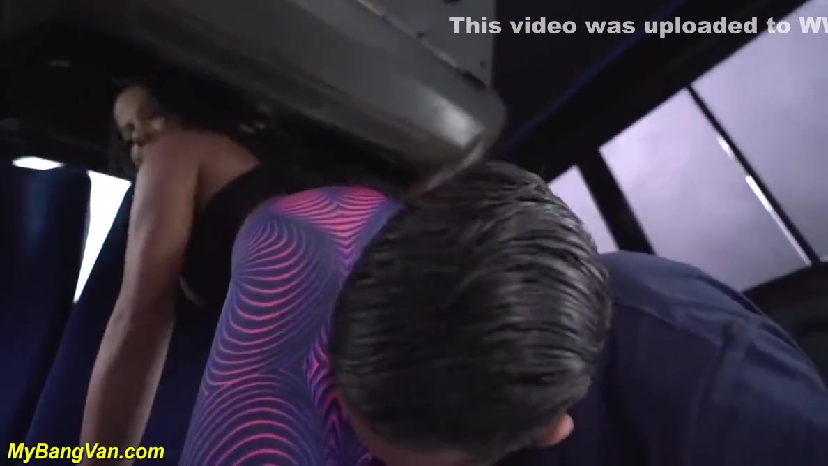Her First Bangvan Anal Sex