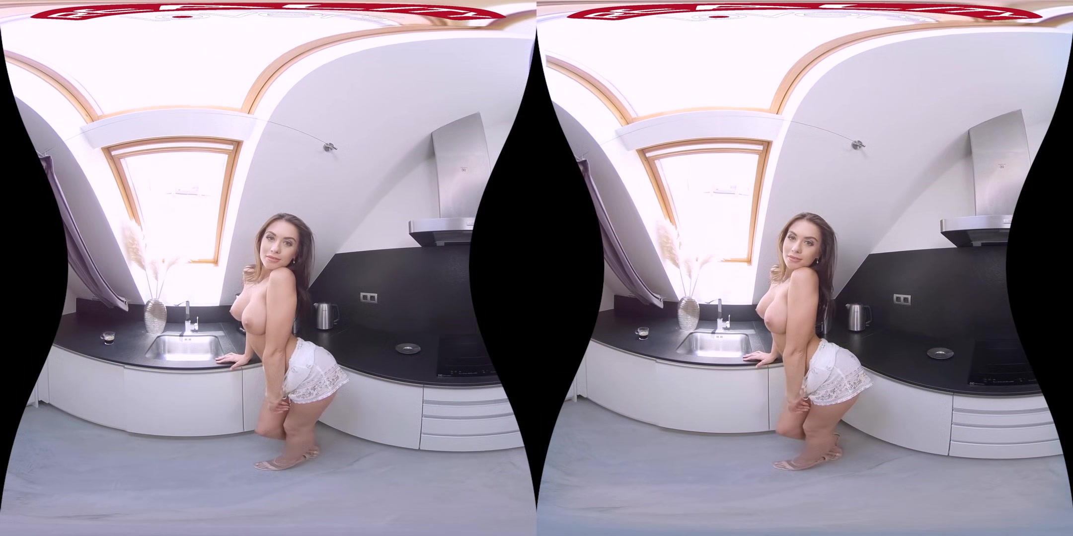 The VR Playboy Girl - in colour - RealityLovers