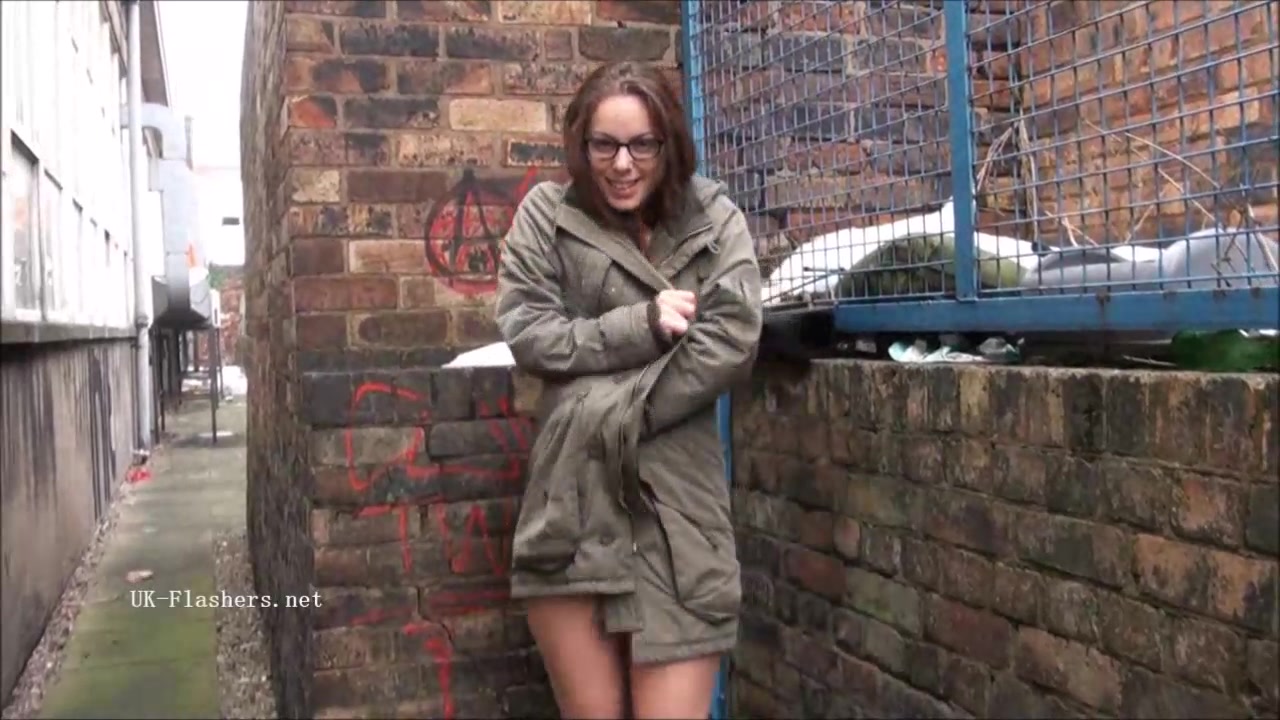 Sexy amateur flasher Beaus outdoor striptease and exhibitionism of winter weather nude exposing pussy and tits ou