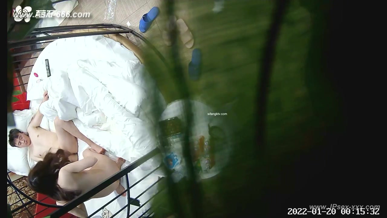 Hackers use the camera to remote monitoring of a lover's home life.563