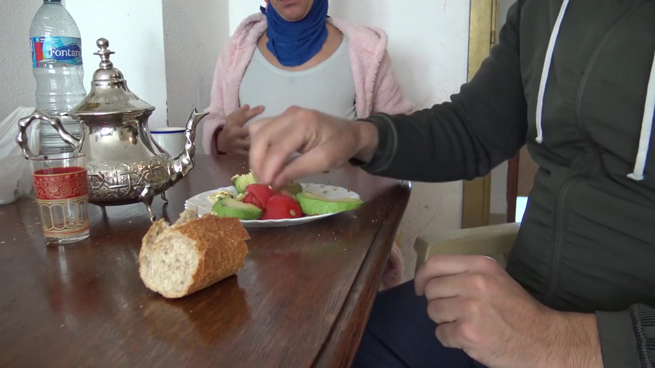 Hot Irani Stepmom Drinks Cumshot شیر پسرخوانده ایرانی ام اب دهانم را می گیرد