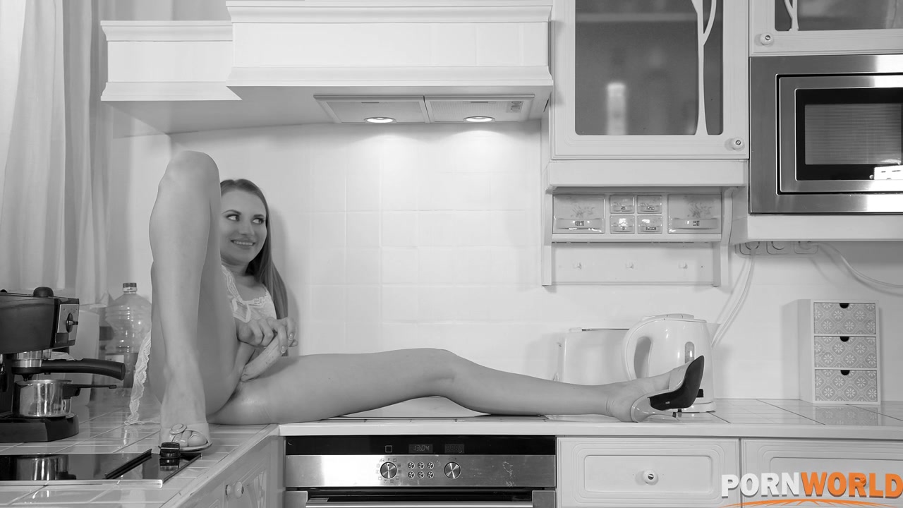 Pussy insertion with a banana and hardcore ass fucking of horny Stella Flex GP1173 - AnalVids