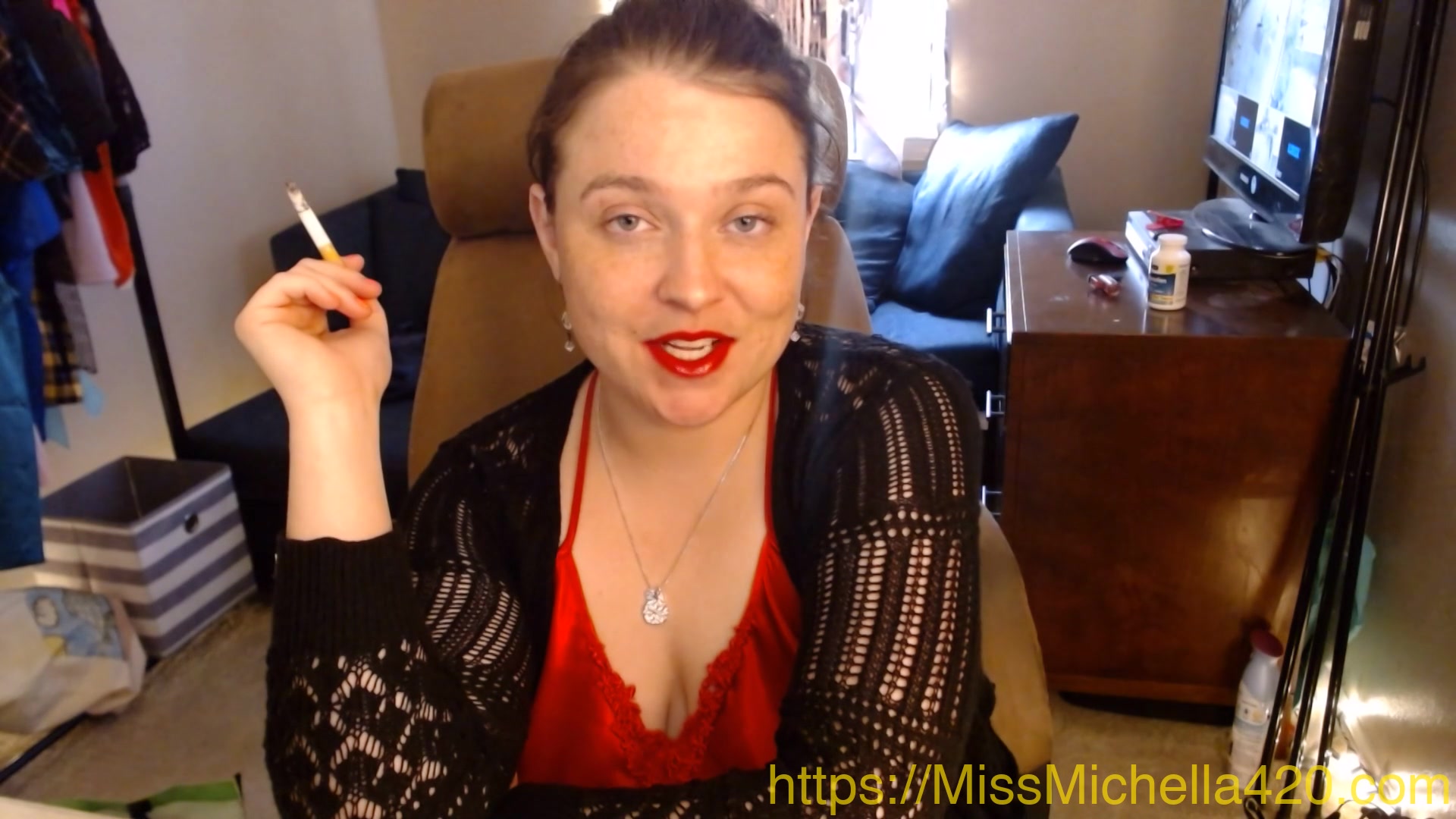 I Could A Better Orgasm From This Battery Than I Could Ever Get From You Little Shrimp Boy - Missmichella420