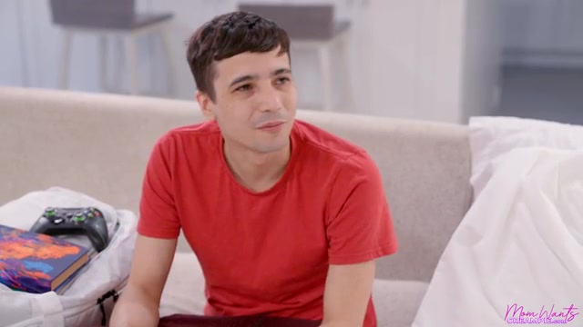 Stepmom Sneaks A Creampie On The Couch - S4:E5 - Momlover