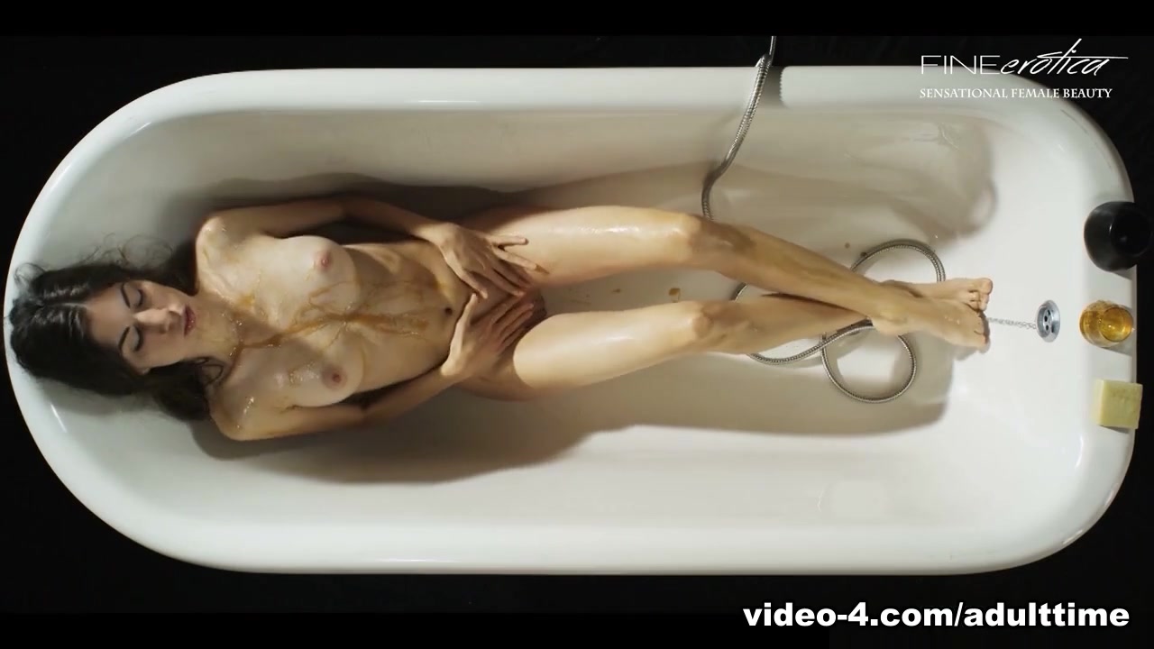 Freckles Real in Sensual Bath