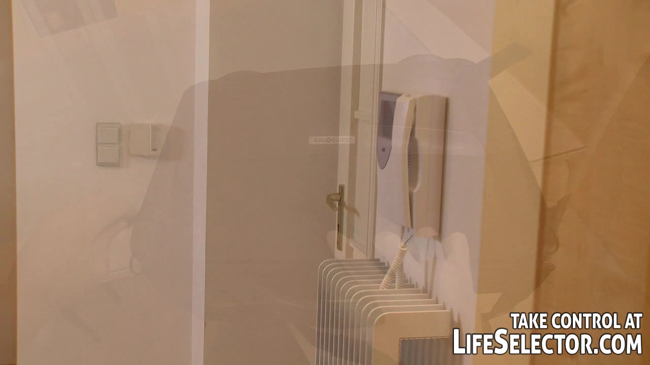 The neighbour's woman - LifeSelector