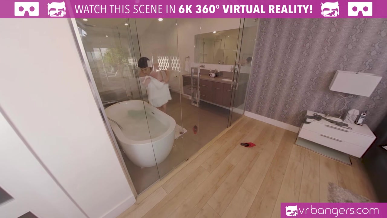 VRBangers Sexy Tourist Latina Valentina Nappi Is Taking A Big American Cock In Her Tight Pussy