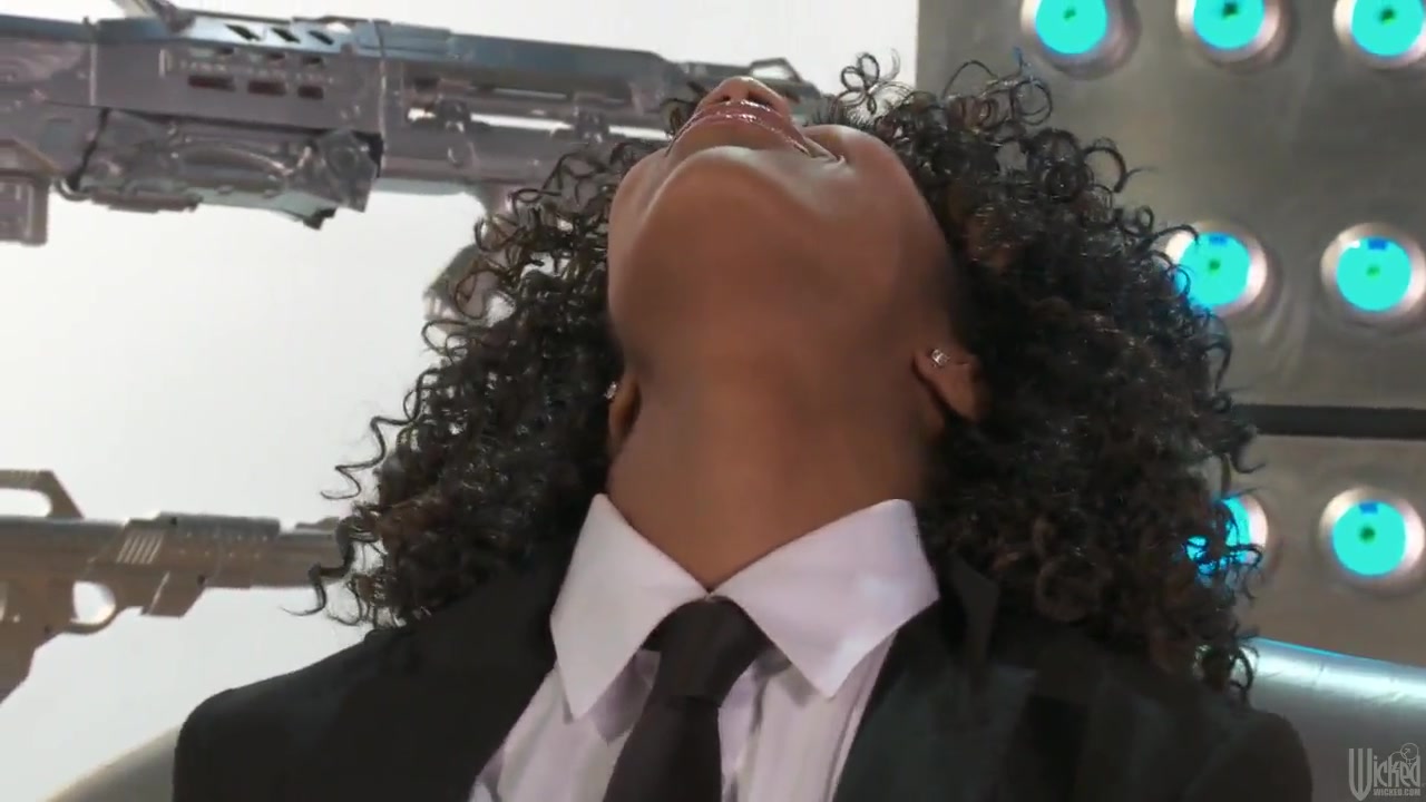 Men in Black parody with Misty and her epic rump