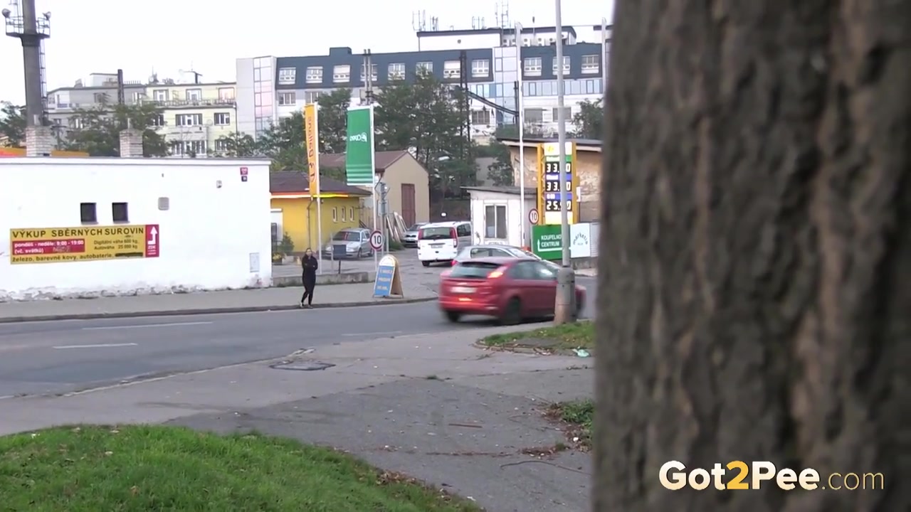 Urine Squirts From Pretty Girls Peeing In The Street