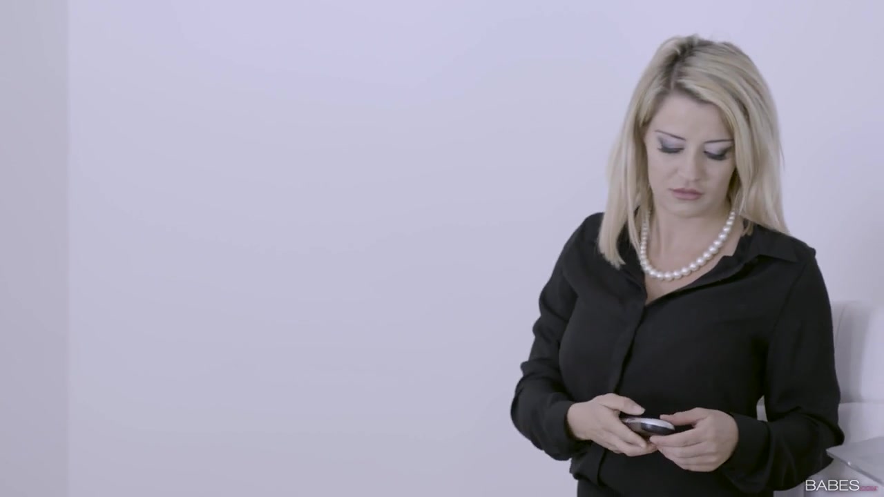 Sienna Day in Return to Sender - OfficeObsession