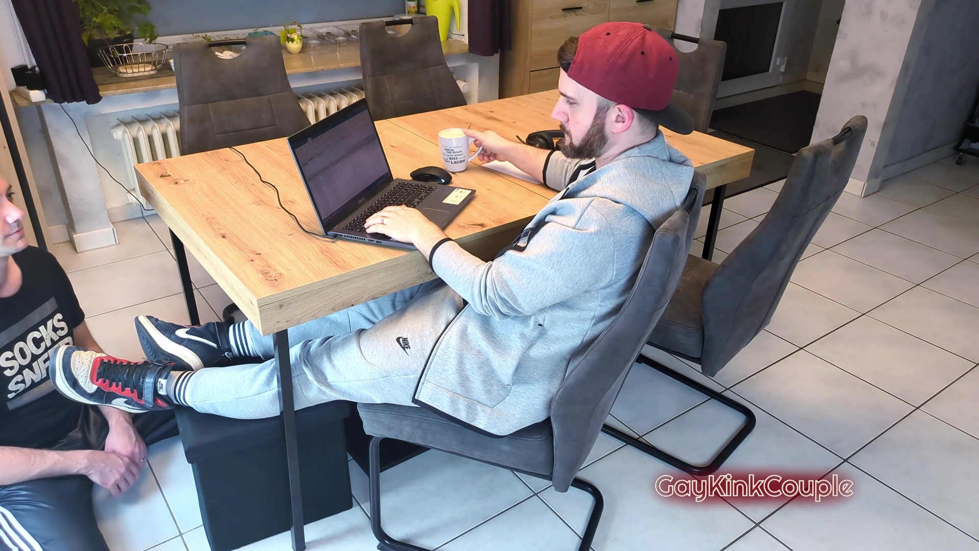 Feet Worship Blowjob And Cumkiss While In Homeoffice
