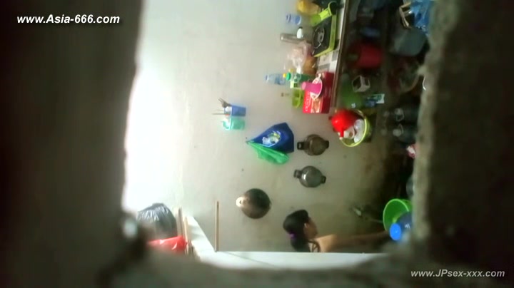 peeping chinese girls bathing.23
