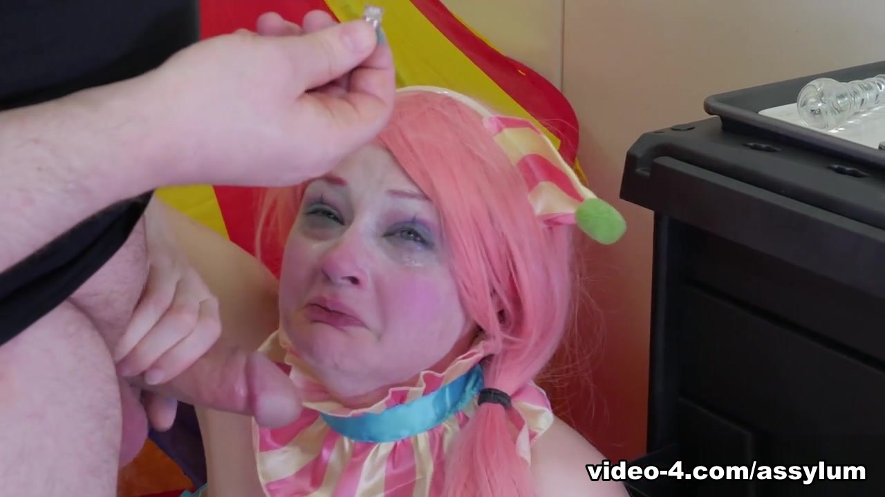 Arielle Aquinas In Anal Circus Girl