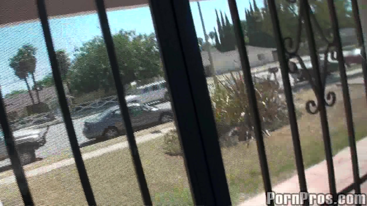 Outdoor mouthjob given by this wonderful young babe