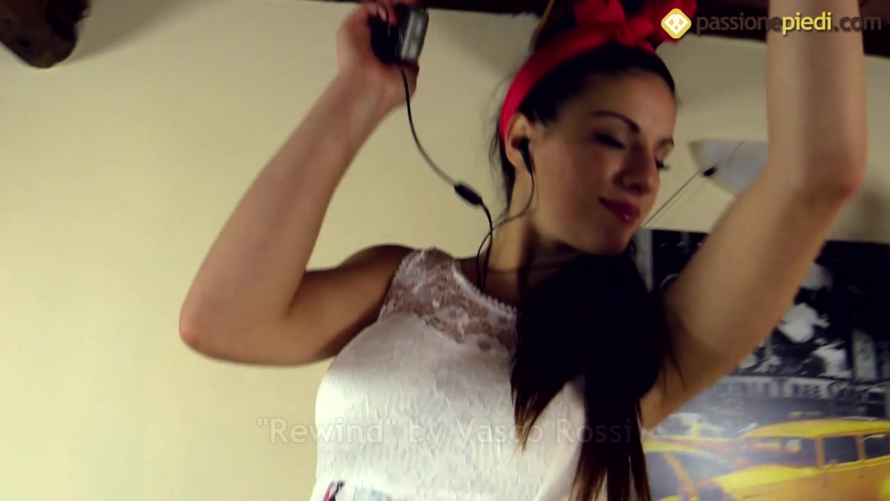 Sexy Bianca dancing along to Rewind by Vasco Rossi