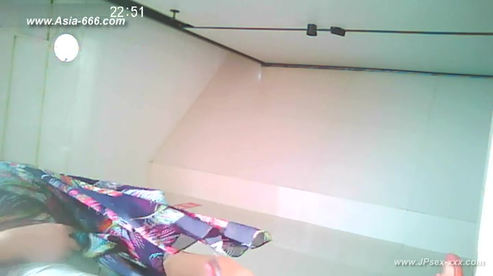 chinese girls go to toilet.32