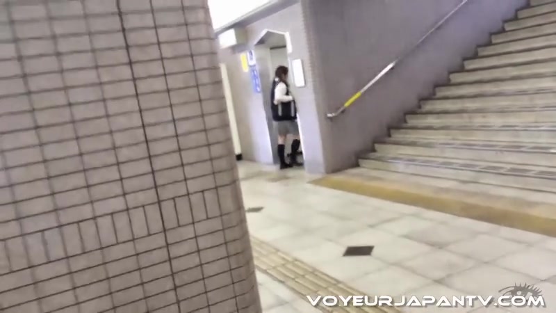 Getting Off Before School - VoyeurJapanTV
