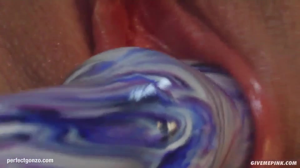 Veronika showing her fingering skill on Give Me Pink with passion