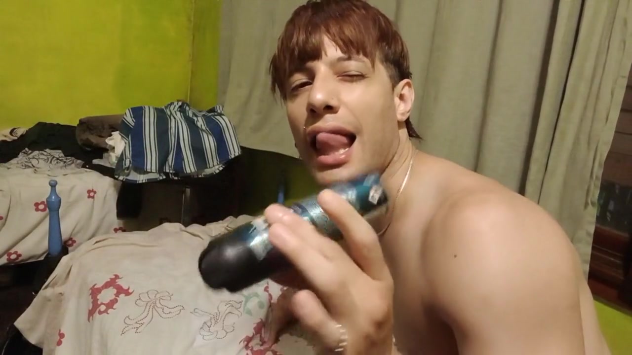 Ayun Xxx Se Toca Polla El Culo En Posicion Perrito En Su Cama