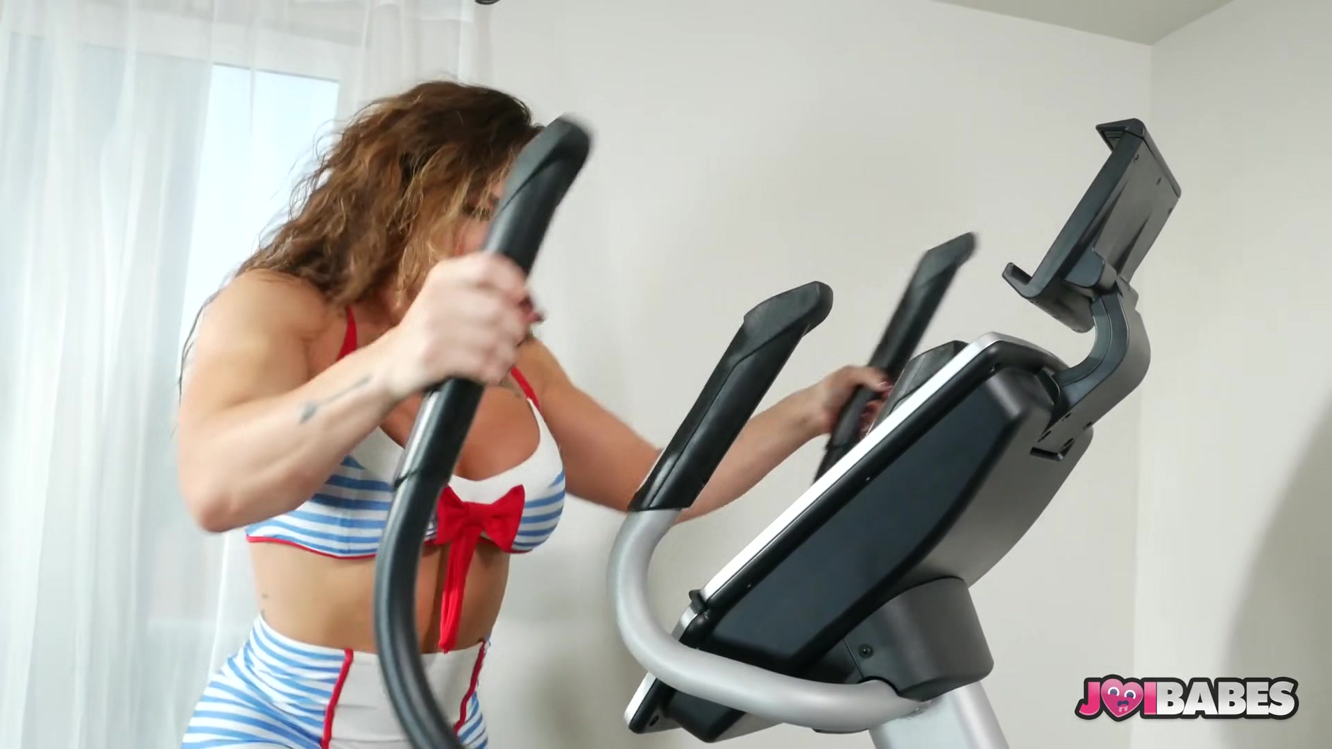 Muscle Beauty Brandi Mae Joi Tells You How To Stroke