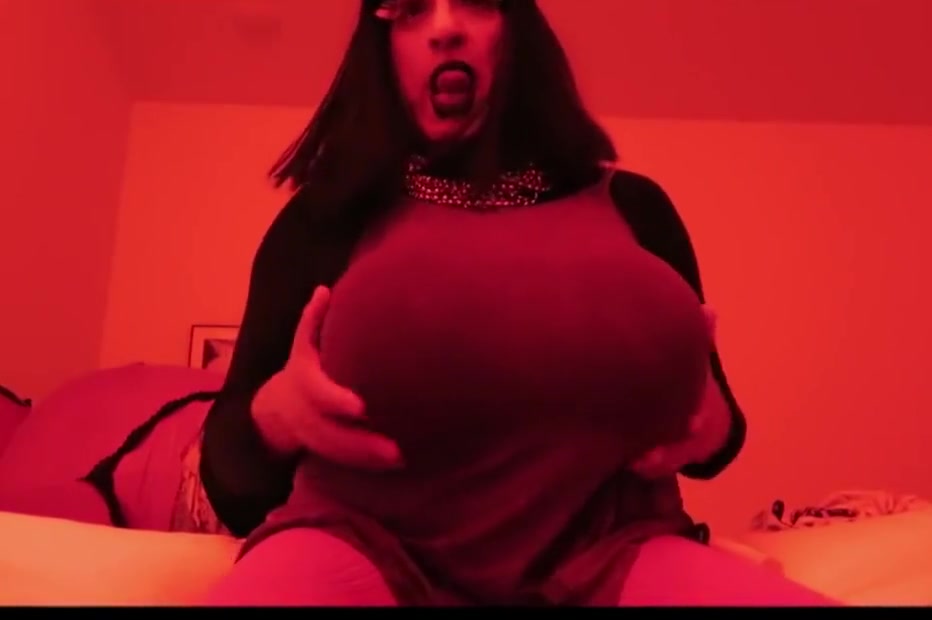 Voluptuous Shemale Karola_ts