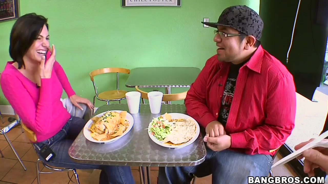 Juelz Ventura gets great massage from dude