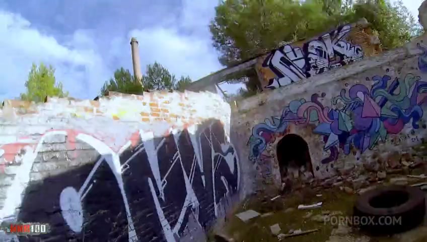 This slut Eva Lange starts to piss in front of me, impossible to resist I fucked her - PissVids
