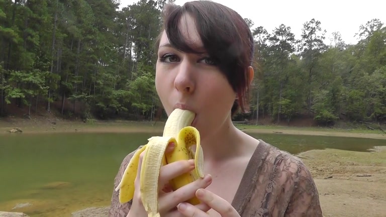 Emo girlfriend screwed in the forest