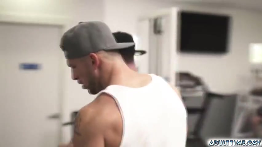 Disturbing And Shocking Two Men Start Having Hardcorein Gym