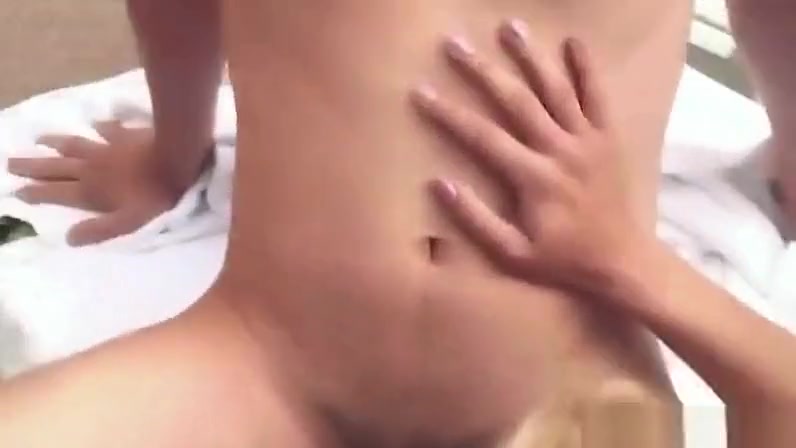 Shemale babe Samara Lauys sucking on a stiff dick
