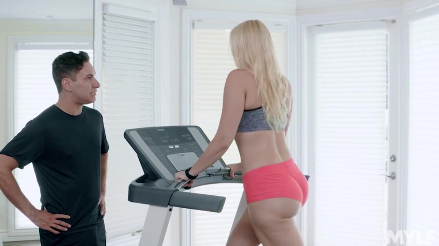 Married Woman Seduces Her Personal Trainer - MYLF